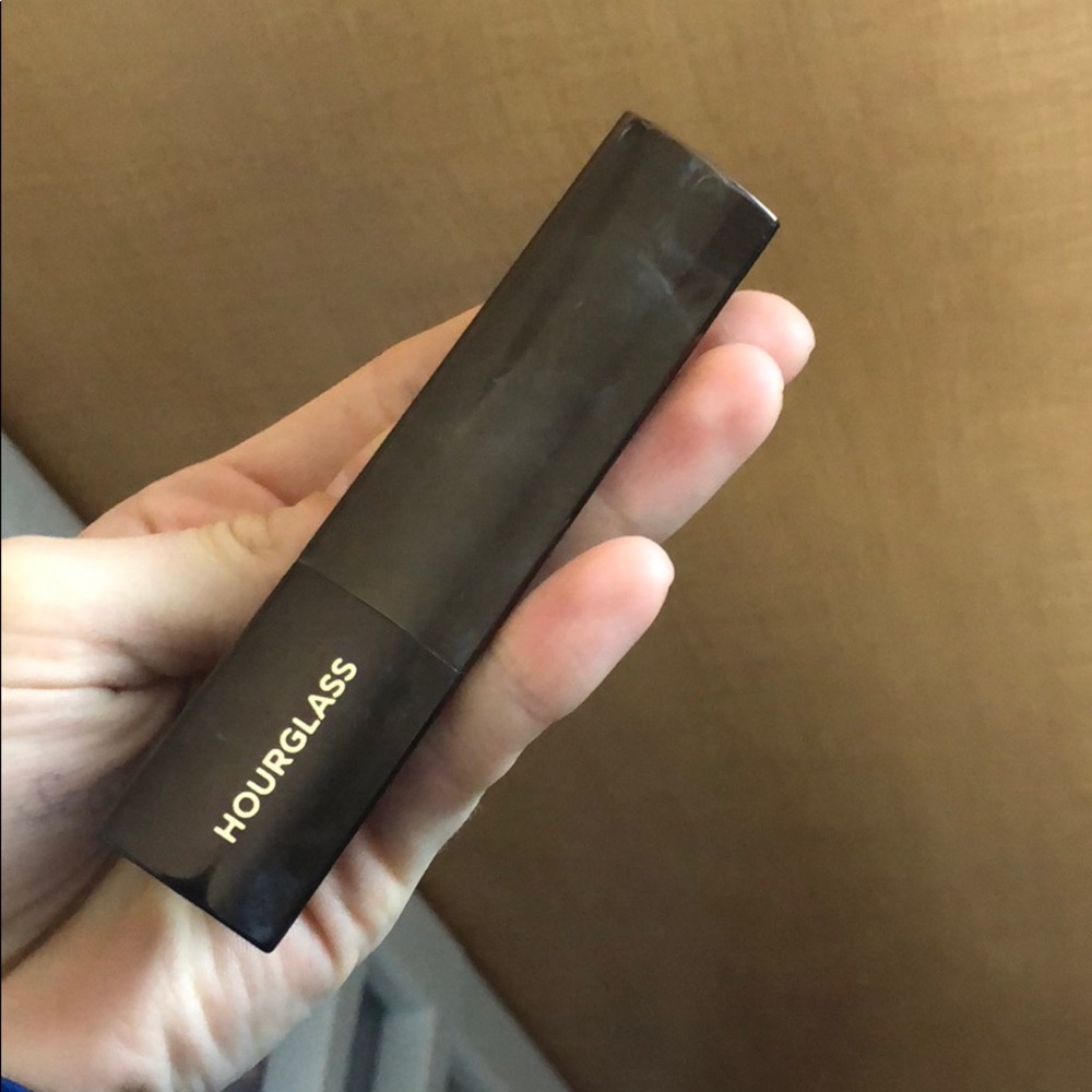 Hourglass vanish foundation stick